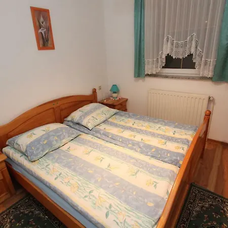 Zeleni Apartma 즈코르녜즈레쎄