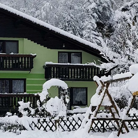 Zeleni Apartma 즈코르녜즈레쎄