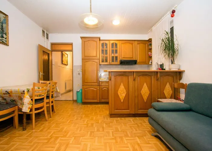 아파트 Zeleni Apartma 즈코르녜즈레쎄