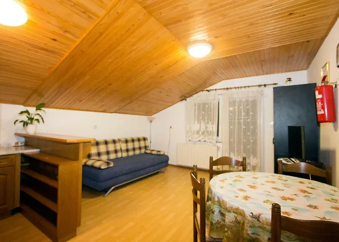 아파트 Zeleni Apartma 즈코르녜즈레쎄